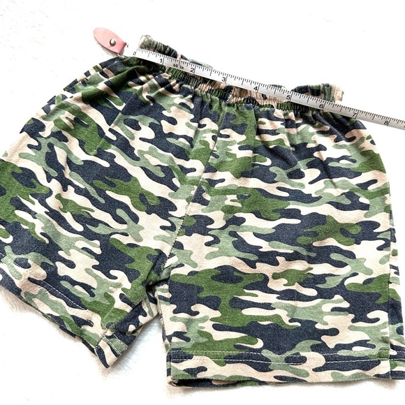 ⭐️ 5 for $25 GAP Gray Long Sleeve Shirt with Camouflage Shorts Size 2-6 Months - Picture 8 of 9
